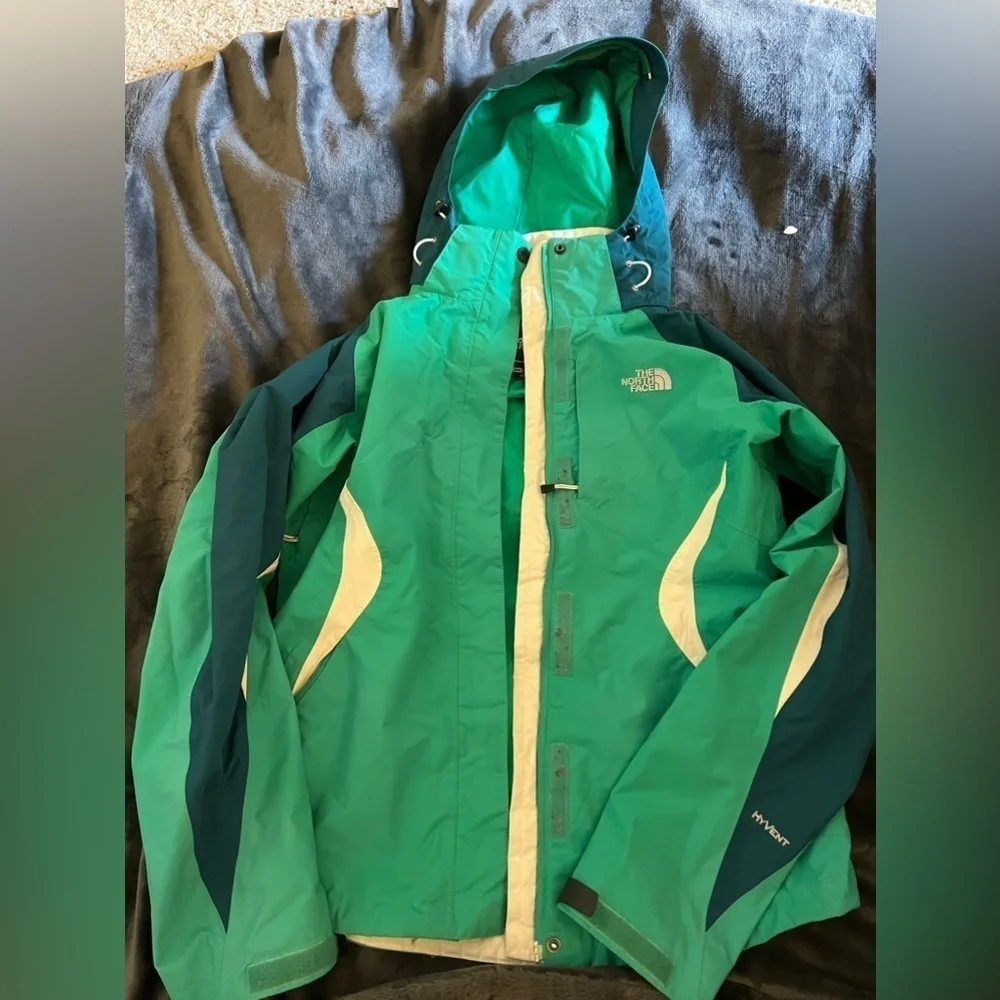 The NorthFace Women's Ski HyVent Jacket. - Picture 1 of 14